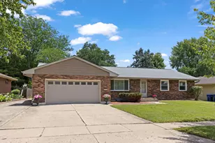 1606 Carlisle Ln, Dekalb, IL 60115 - Photo 2