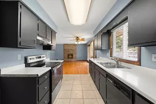 1606 Carlisle Ln, Dekalb, IL 60115 - Photo 8