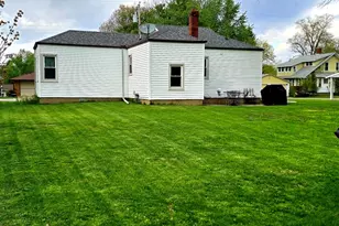 110 E Park Ave, Deer Creek, IL 61733 - Photo 4