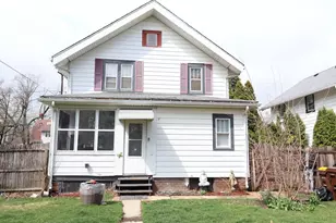 2011 Latham St, Rockford, IL 61103 - Photo 4