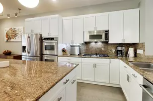 2241 W Melrose St, Chicago, IL 60618 - Photo 10