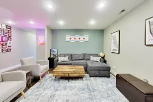 2241 W Melrose St, Chicago, IL 60618 - Photo 32