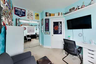 2241 W Melrose St, Chicago, IL 60618 - Photo 24