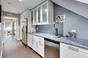 2241 W Melrose St, Chicago, IL 60618 - Photo 34