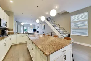 2241 W Melrose St, Chicago, IL 60618 - Photo 8