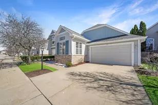 1713 Astor Ave, Oakbrook Terrace, IL 60181 - Photo 2