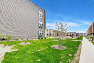 331 Summit Cir, Lombard, IL 60148 - Photo 2