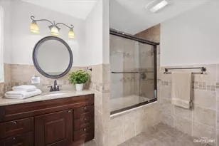 1102 Southbridge Ln, Schaumburg, IL 60194 - Photo 8