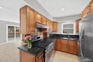 1102 Southbridge Ln, Schaumburg, IL 60194 - Photo 4