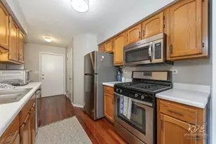 8026 Barrymore Dr, Darien, IL 60561 - Photo 10