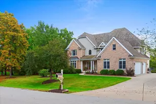 35080 N Oak Knoll Cir, Gurnee, IL 60031 - Photo 2