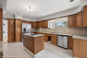 6346 W Raven St, Chicago, IL 60646 - Photo 10