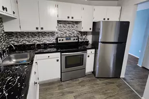 2305 Holiday Ter, Lansing, IL 60438 - Photo 4