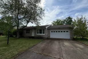 1805 Peach St, Champaign, IL 61820 - Photo 2