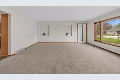 821 Diane Court, Marengo, IL 60152 - Photo 4