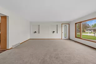 821 Diane Ct, Marengo, IL 60152 - Photo 4