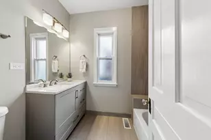 2429 N Drake Ave, Chicago, IL 60647 - Photo 18
