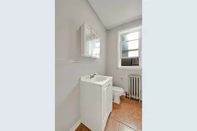 7600 S Phillips Avenue, Chicago, IL 60649 - Photo 2