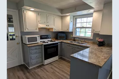 1437 S Walnut Avenue, Freeport, IL 61032 - Photo 6