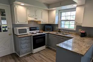1437 S Walnut Ave, Freeport, IL 61032 - Photo 6