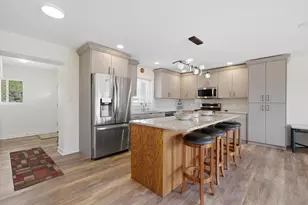10817 S Mason Ave, Chicago Ridge, IL 60415 - Photo 4