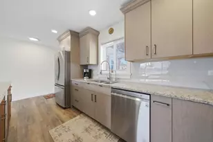 10817 S Mason Ave, Chicago Ridge, IL 60415 - Photo 8