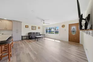 10817 S Mason Ave, Chicago Ridge, IL 60415 - Photo 2