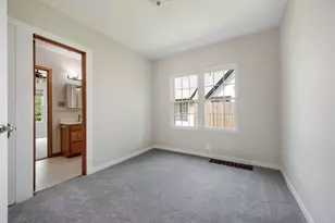 408 S Elmwood Dr, Aurora, IL 60506 - Photo 14
