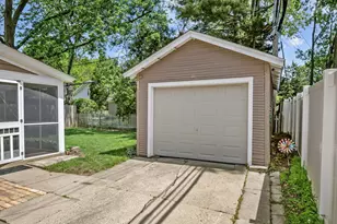 408 S Elmwood Dr, Aurora, IL 60506 - Photo 20
