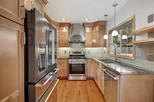 408 S Elmwood Dr, Aurora, IL 60506 - Photo 8