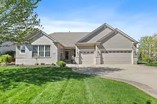 2744 Moutray Ln, North Aurora, IL 60542 - Photo 2