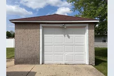 1810 Prospect Avenue, Peru, IL 61354 - Photo 18