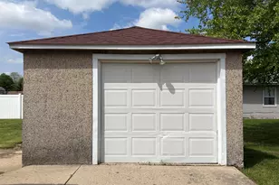 1810 Prospect Ave, Peru, IL 61354 - Photo 18