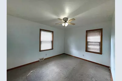 1810 Prospect Avenue, Peru, IL 61354 - Photo 8