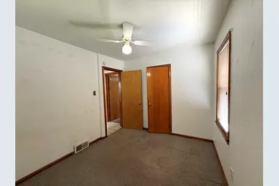 1810 Prospect Avenue, Peru, IL 61354 - Photo 10