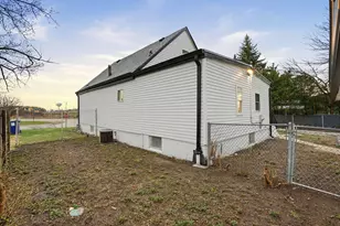 9442 S Octavia Ave, Bridgeview, IL 60455 - Photo 4