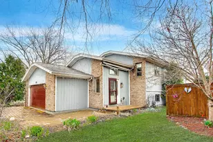 1323 Cottonwood Ln, Crystal Lake, IL 60014 - Photo 2