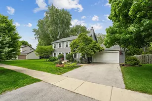 737 Clovetree Ct, Naperville, IL 60540 - Photo 2