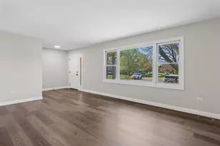 9 Red Bud Ct, Bolingbrook, IL 60490 - Photo 2