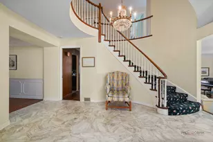 37 Forest Hills Rd, Lake Bluff, IL 60044 - Photo 4
