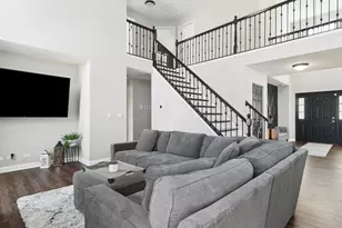 6806 Highgate Rd, Carpentersville, IL 60110 - Photo 6