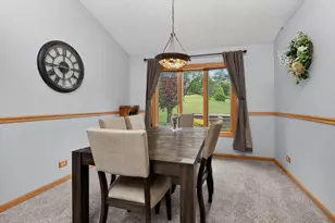 1001 Oak Ridge Dr, Streamwood, IL 60107 - Photo 6