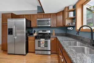 1001 Oak Ridge Dr, Streamwood, IL 60107 - Photo 8