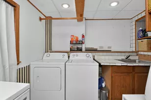 1001 Oak Ridge Dr, Streamwood, IL 60107 - Photo 22