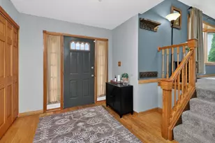 1001 Oak Ridge Dr, Streamwood, IL 60107 - Photo 2