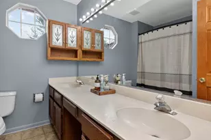 1001 Oak Ridge Dr, Streamwood, IL 60107 - Photo 16