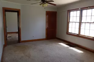 606 Bohn St, Rosiclare, IL 62982 - Photo 4
