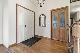 63 Country Club Dr, Prospect Heights, IL 60070 - Photo 2