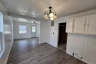 415 E Johnson St, Fairfield, IL 62837 - Photo 10