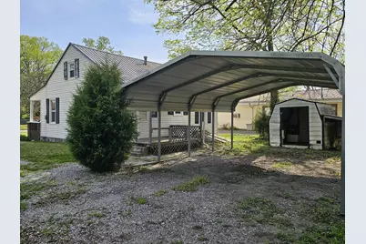 415 E Johnson Street, Fairfield, IL 62837 - Photo 4